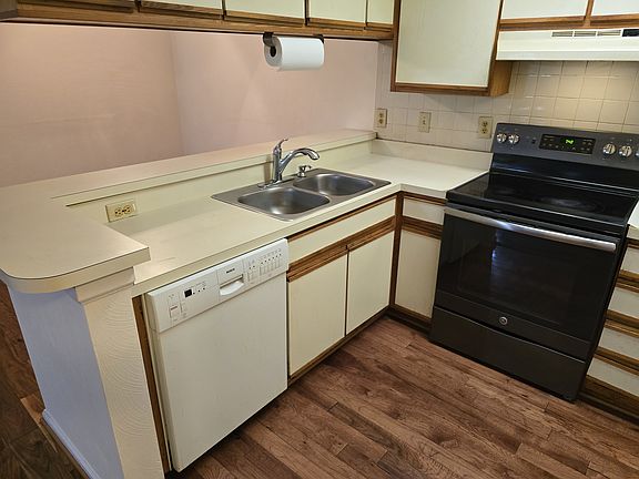 3rd image of 3959 Horse Run Gln APT 203