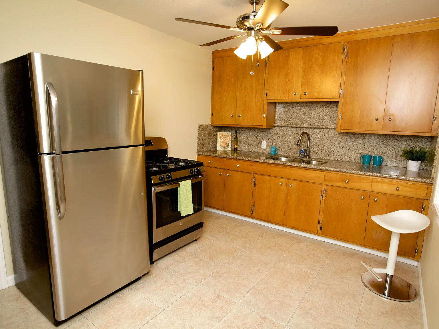 Studio, 375 sqft, $2,195 — Photo 4
