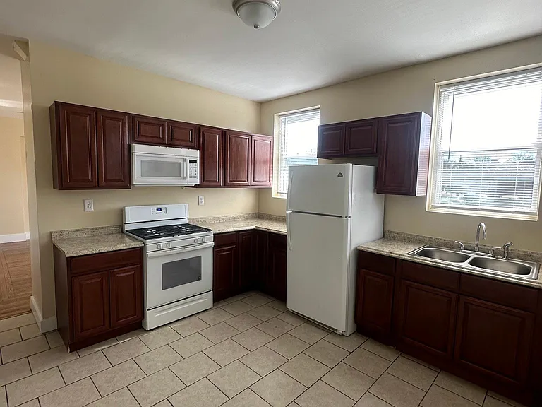 280 Norton St #1 — Photo 3
