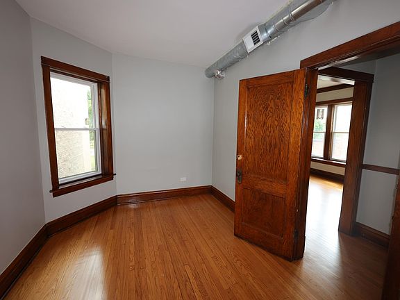 5th image of 3418 W Franklin Blvd #2