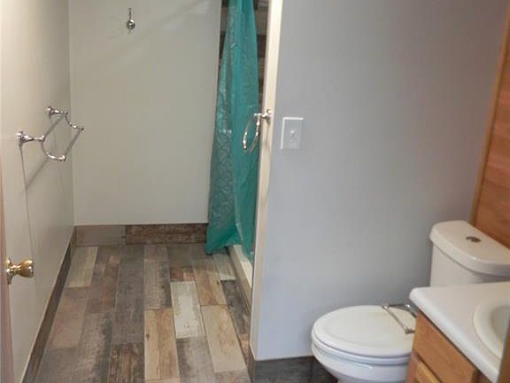 2nd image of 650 Oak Creek Ave
