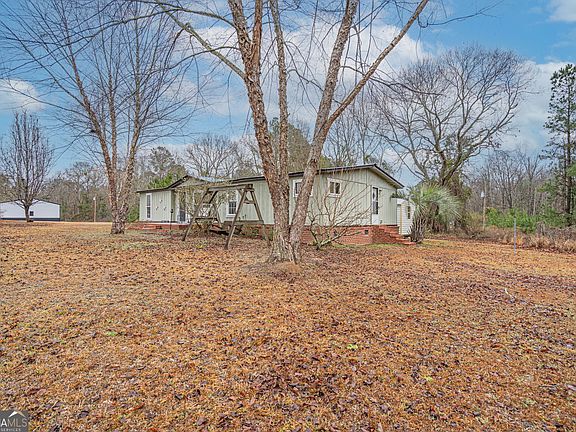 3rd image of 220 Hidden Hill Rd