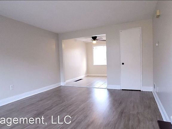 3rd image of 1059 Wilmington Ave Unit 7