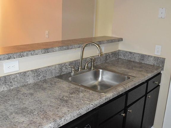 3rd image of 1025 Club Pkwy