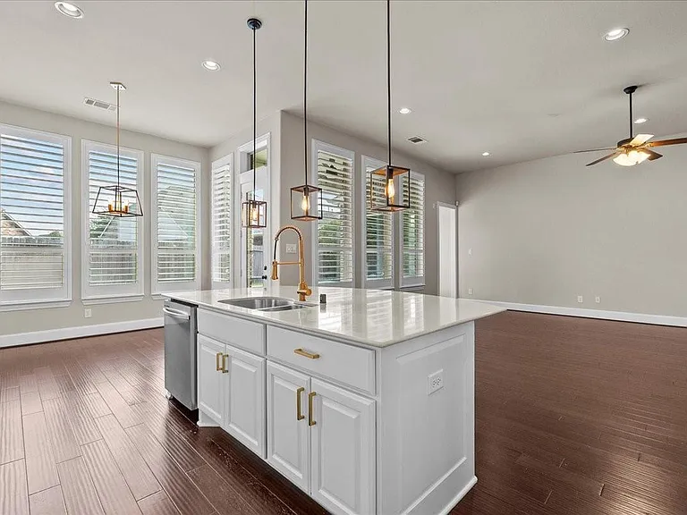 1117 Hancock Springs Ln — Photo 14