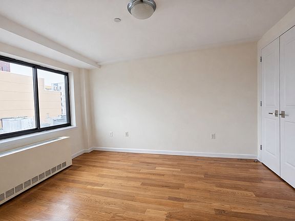 4th image of 3110 23rd St APT 5I