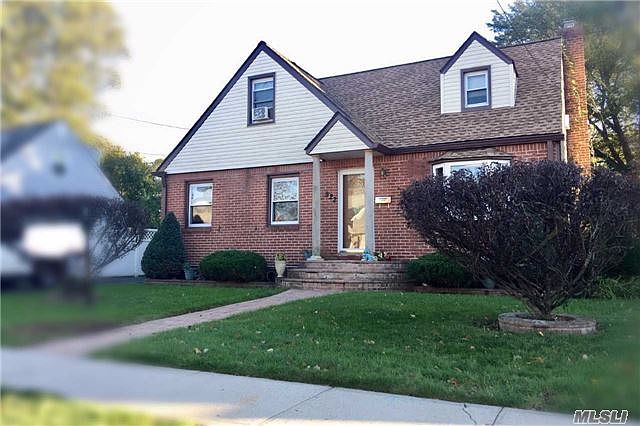 1st image of 922 Goodrich St