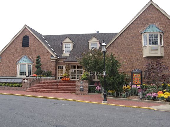 4th image of 1307 Estates Ln