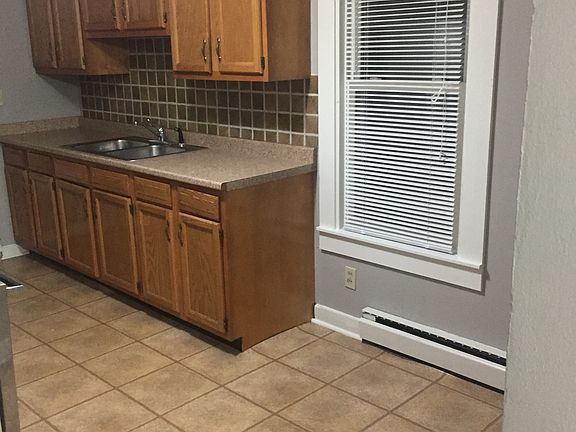 3rd image of 404 E Market St