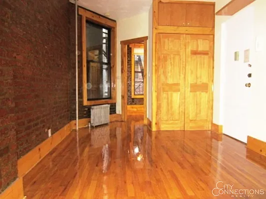 Rented by City Connections Realty | media 5