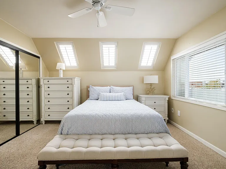 732 Jersey Ct — Photo 14