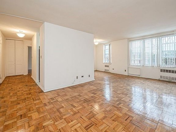3rd image of 3311 Giles Pl APT 2G