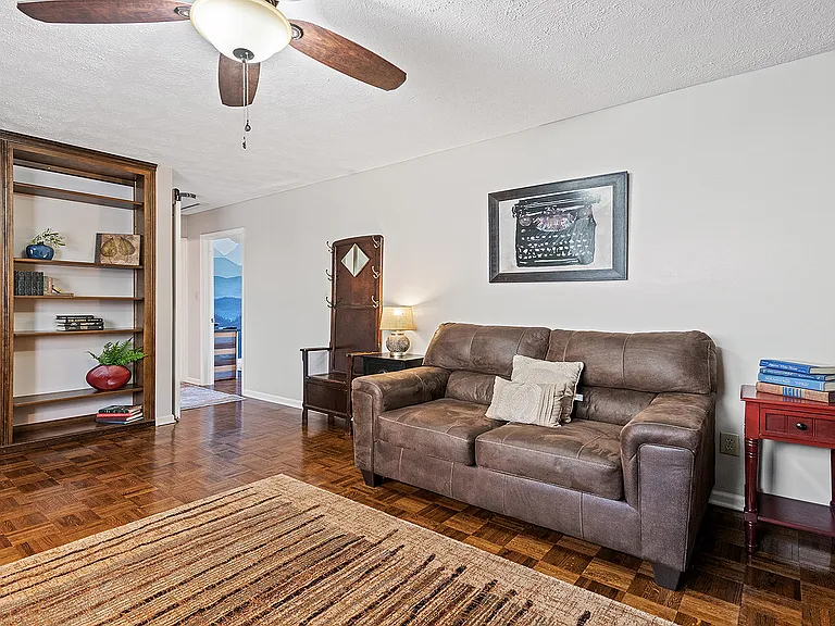 182 Allison Dr — Photo 10