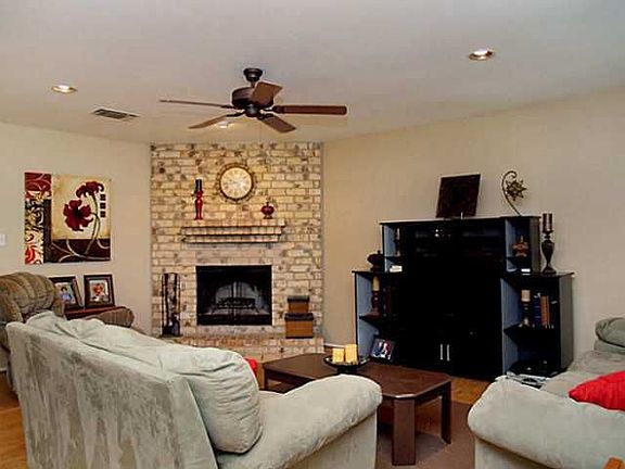 4th image of 1005 Long Meadow Dr