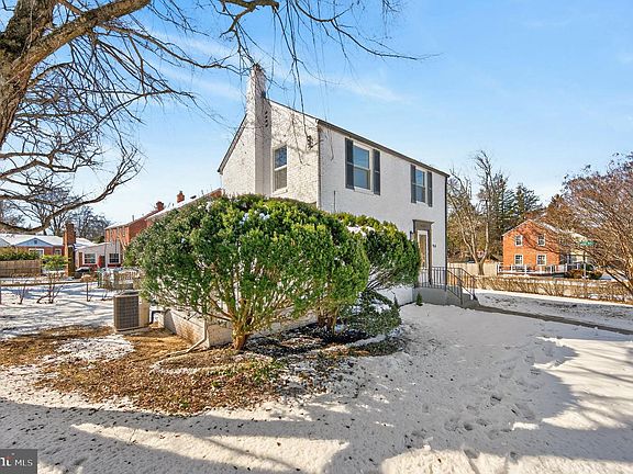 2nd image of 914 Dennis Ave