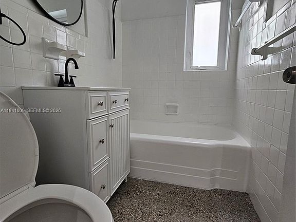 4th image of 1100 NE 115th St #1100