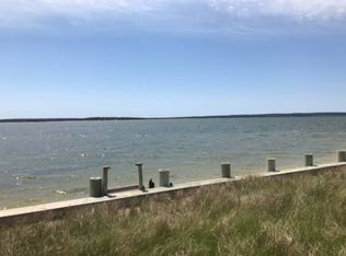 35 Dunlookin Ln, South Jamesport, NY 11970