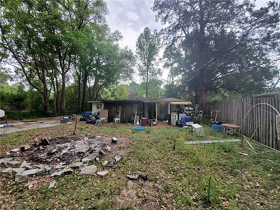 5th image of 901 E Hartshorn Ln