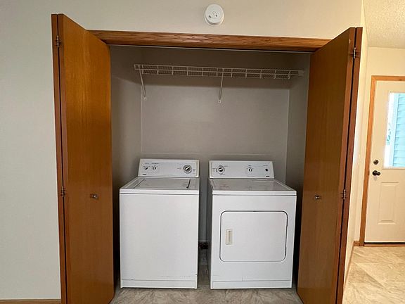 5th image of 323 Williamsburg Pl APT D