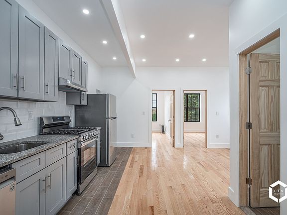 3rd image of 831 Cleveland St APT 1R