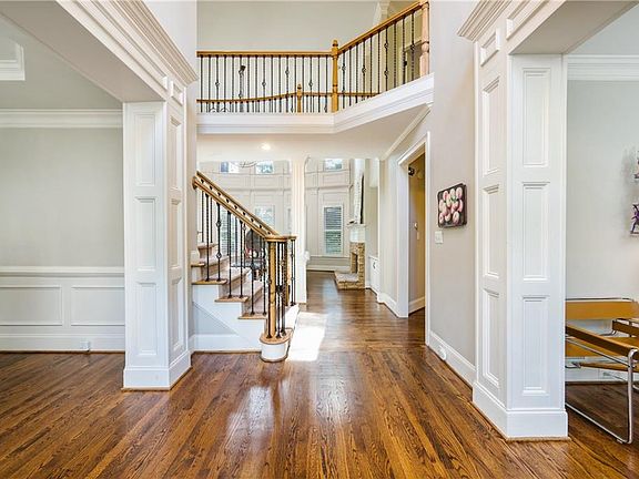 3rd image of 5510 Stoneleigh Dr