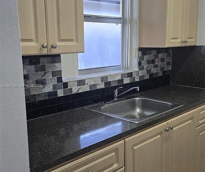 142 SW 18th Ave #30 — Photo 9