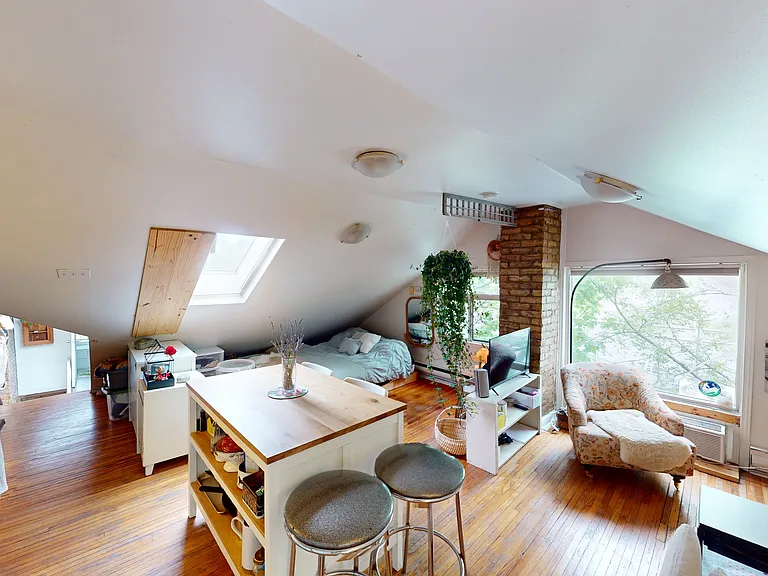 219 Bathurst St #3 — Photo 6