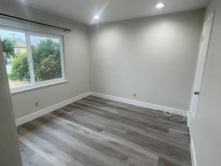 3362 Angelus Ave — Photo 9
