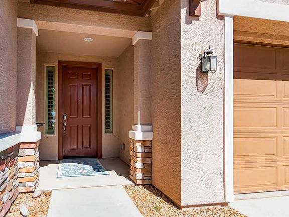 2nd image of 924 W Desert Hollow Dr