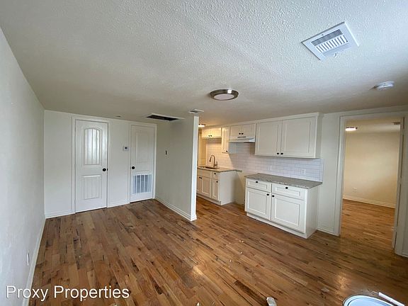 4th image of 935 Harlandale Ave #A
