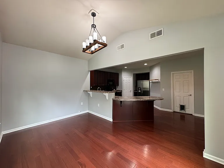 624 Leonard Ln — Photo 7
