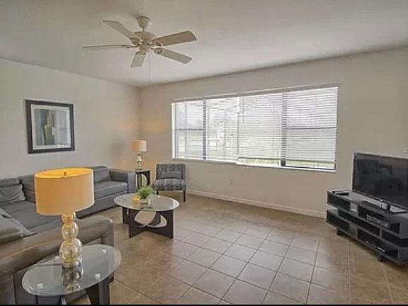 2nd image of 2653 Rosemont Cir
