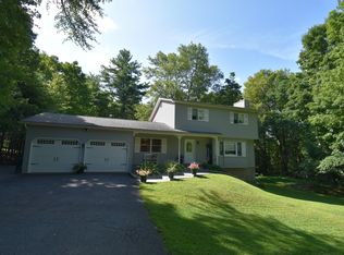 105 Griff Ct, Dingmans Ferry, PA 18328