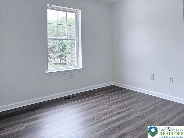 6411 Pioneer Dr — Photo 7