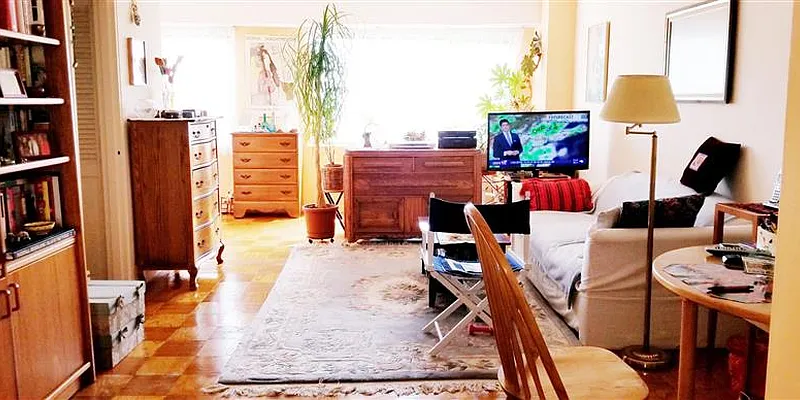 Sold by R New York | media 13