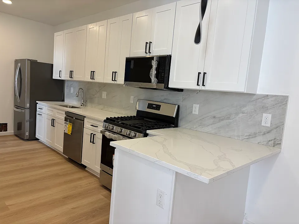 2516 Centre Ave #II