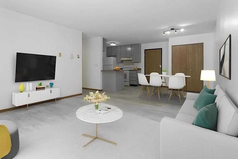 1st image of 315 4th Ave S #402