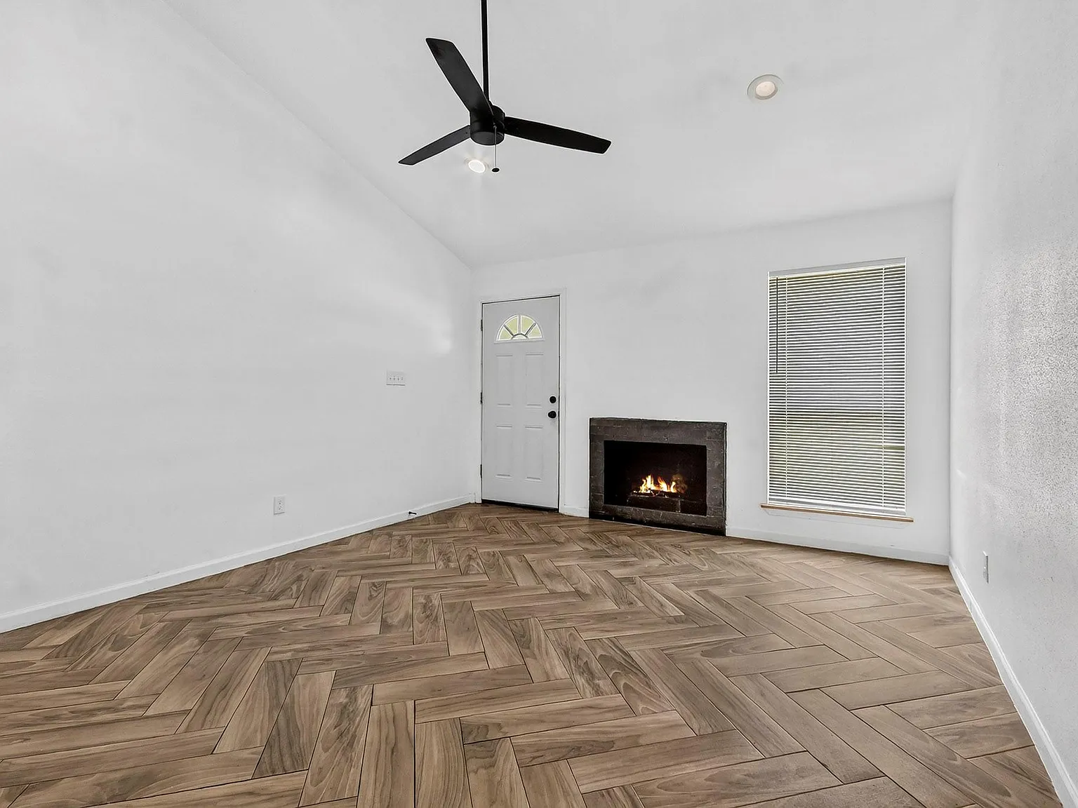 3 bed, 1.0 bath, 1200 sqft, $1,795 — Photo 4