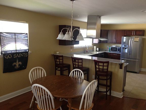 Dining Area - Breakfast Bar