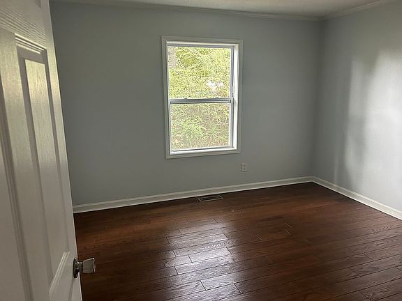 3rd image of 21 Grandview Dr
