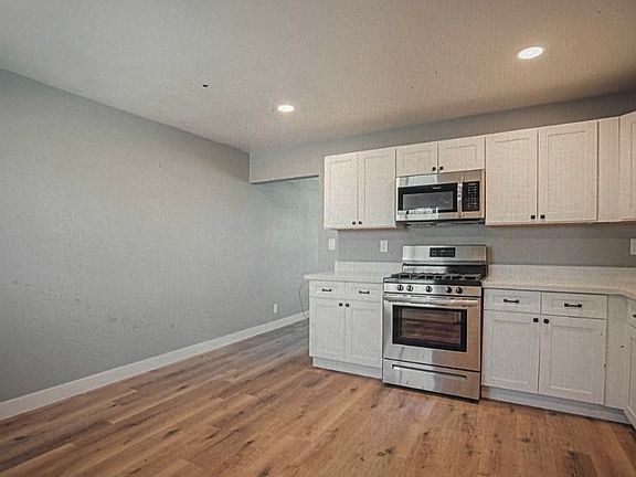 4th image of 1248 E Harry St #3B