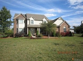 10255 Mendota Dr, South Lyon, MI