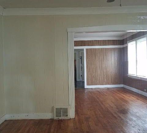 2nd image of 10405 S Wentworth Ave