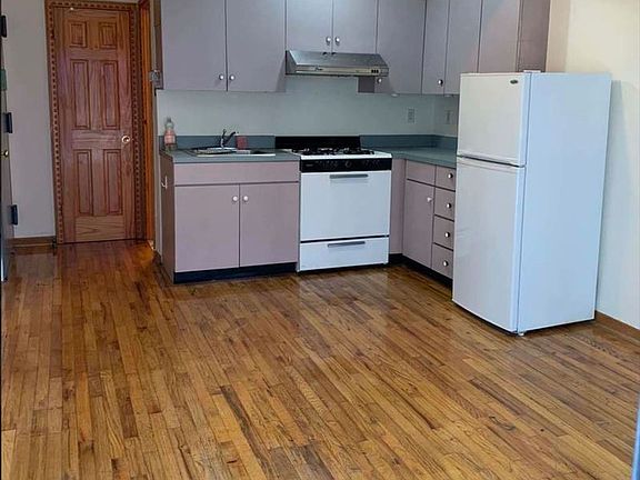 2nd image of 294 Broome St Room 4
