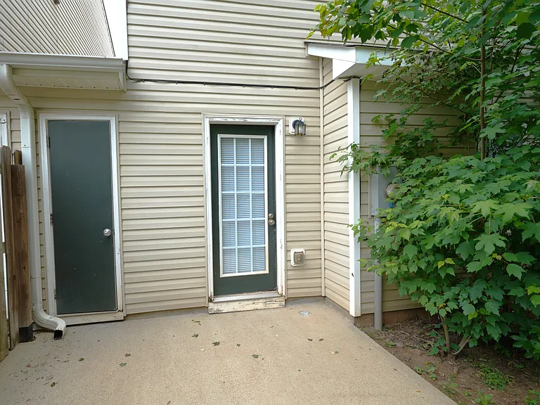 138 Alton Cir — Photo 22