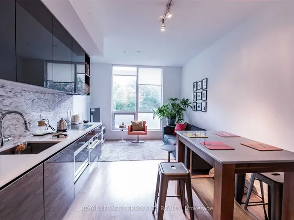 377 Madison Ave #105, Toronto, ON M4V 3E1
