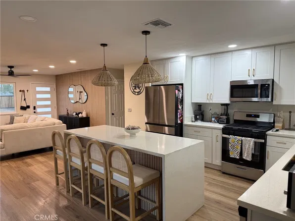 16480 Adelia St, Hesperia, CA 92345