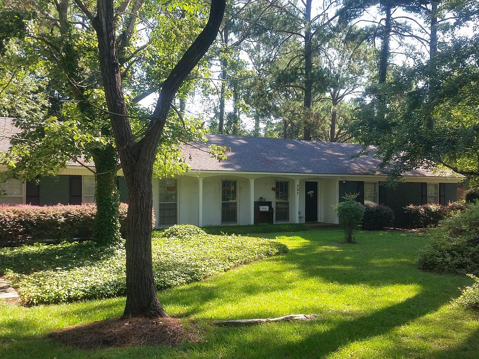 2nd image of 203 Wildwood Dr