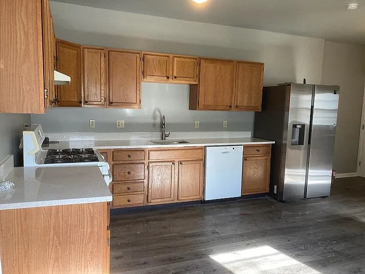 3 bed, $1,695 — Photo 3