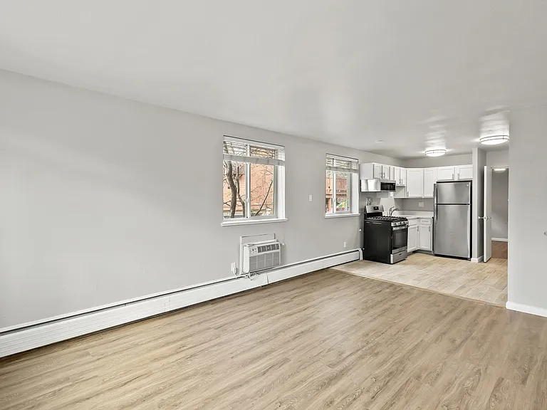 1536 Vine St — Photo 2